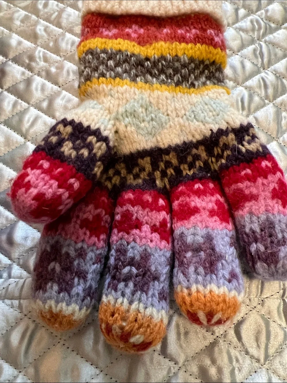 Women’s Multicolor Fair Isle Knit Gap Gloves with Beige Cuff